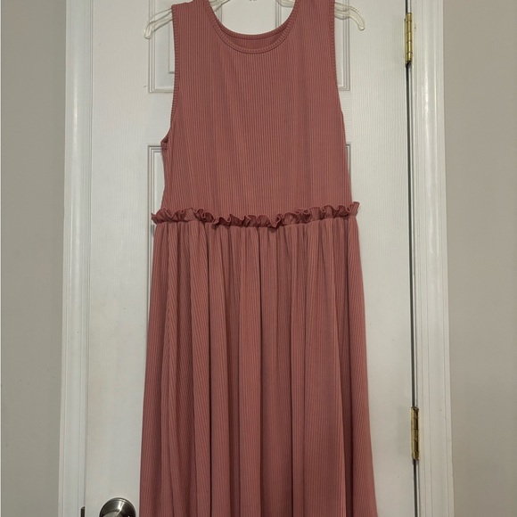 Dresses - Picture 9 of 15